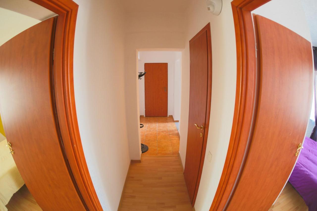 Color Apartments Downtown Bukares Bagian luar foto