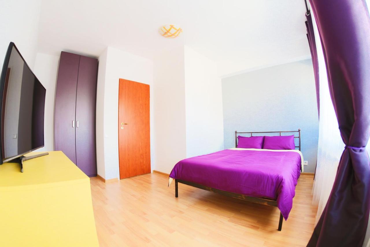 Color Apartments Downtown Bukares Bagian luar foto