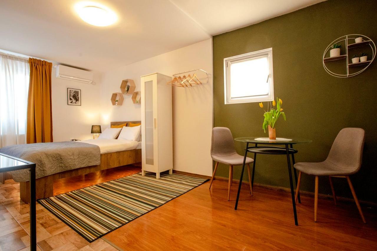 Color Apartments Downtown Bukares Bagian luar foto