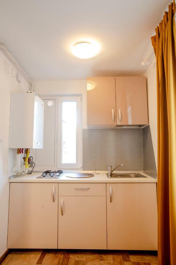 Color Apartments Downtown Bukares Bagian luar foto