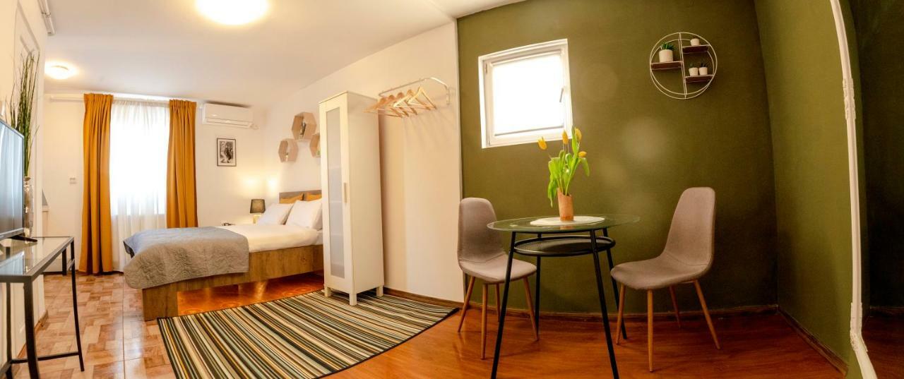 Color Apartments Downtown Bukares Bagian luar foto