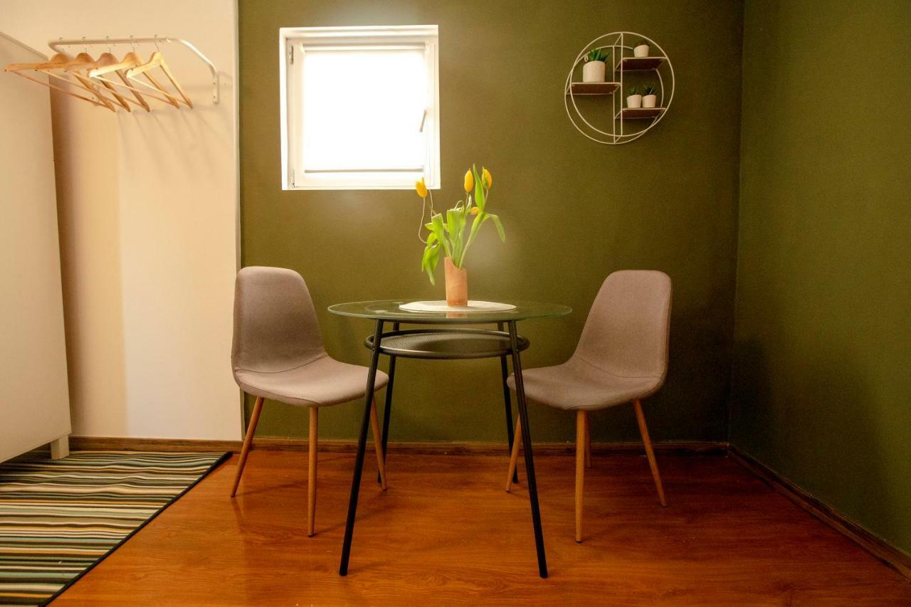 Color Apartments Downtown Bukares Bagian luar foto