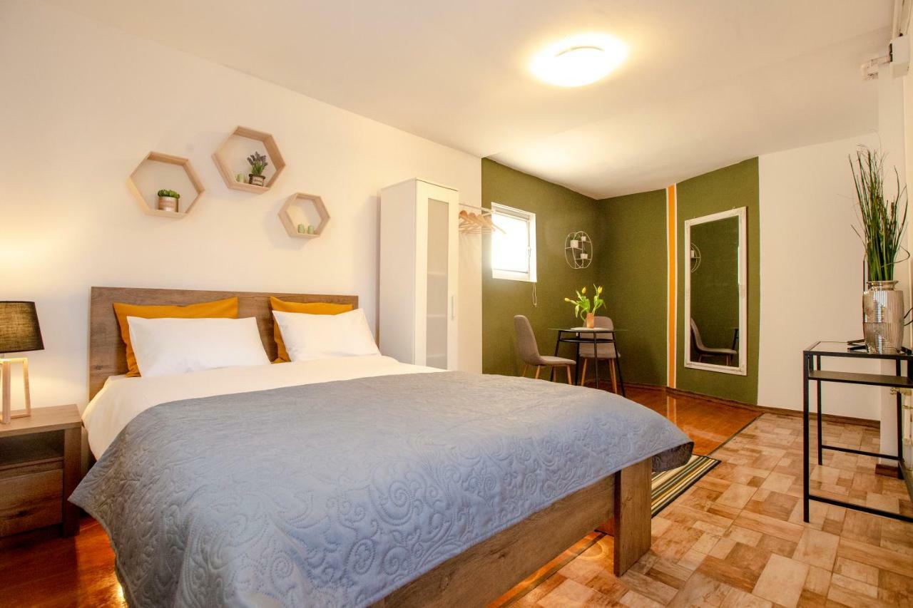 Color Apartments Downtown Bukares Bagian luar foto
